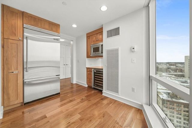 5 Renaissance 18E, White Plains, NY 10601