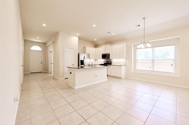 604 W Linnwood Drive, Woodbranch, TX 77357
