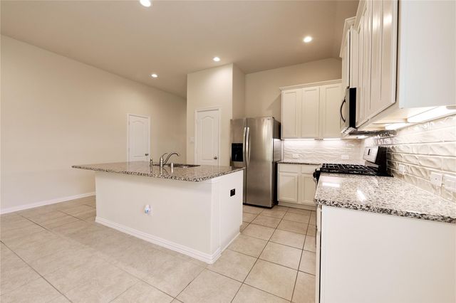 604 W Linnwood Drive, Woodbranch, TX 77357