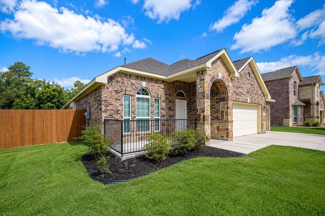 604 W Linnwood Drive, Woodbranch, TX 77357