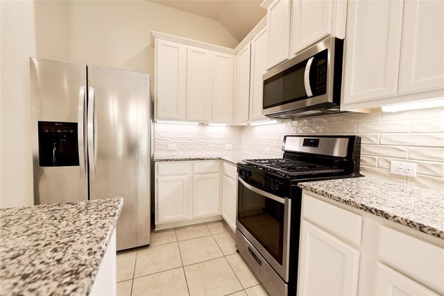 604 W Linnwood Drive, Woodbranch, TX 77357