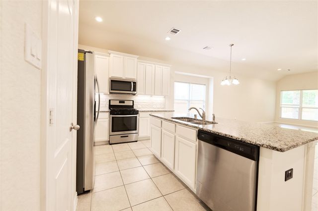 604 W Linnwood Drive, Woodbranch, TX 77357