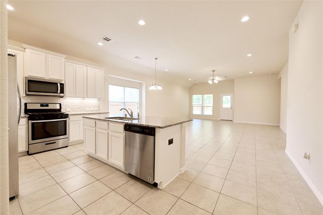 604 W Linnwood Drive, Woodbranch, TX 77357
