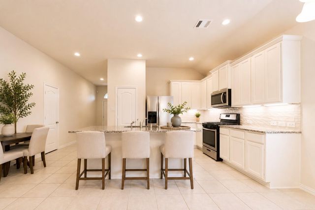 604 W Linnwood Drive, Woodbranch, TX 77357