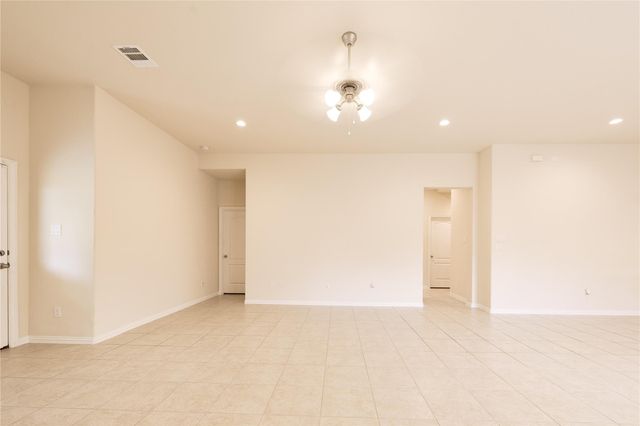 604 W Linnwood Drive, Woodbranch, TX 77357
