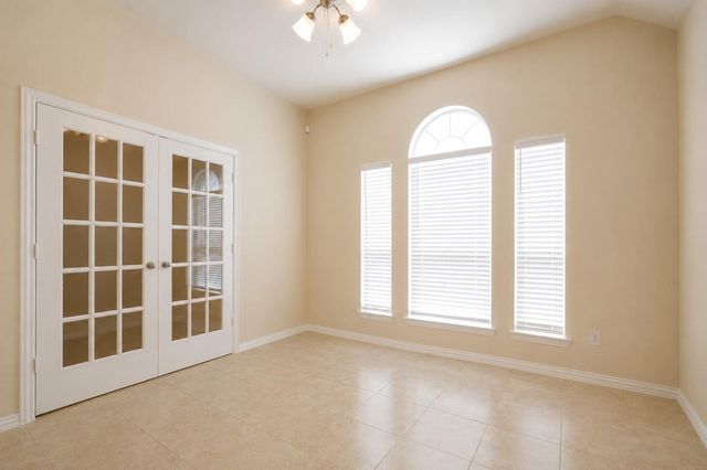604 W Linnwood Drive, Woodbranch, TX 77357