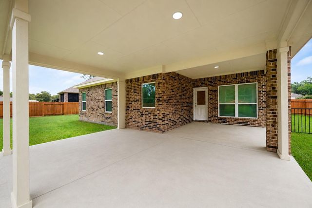 604 W Linnwood Drive, Woodbranch, TX 77357