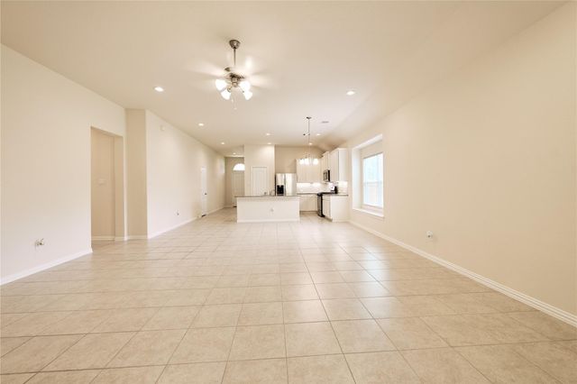 604 W Linnwood Drive, Woodbranch, TX 77357