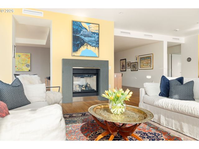 841 S GAINES St 1312, Portland, OR 97239