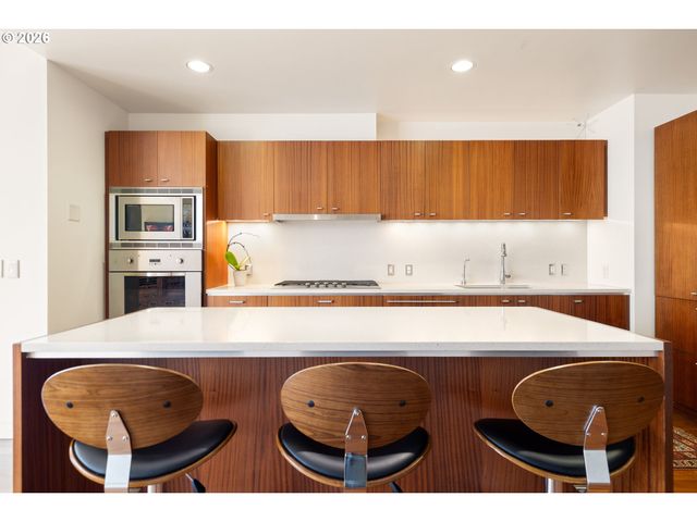 841 S GAINES St 1312, Portland, OR 97239