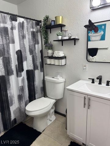 5817 Smoke Ranch Road B, Las Vegas, NV 89108