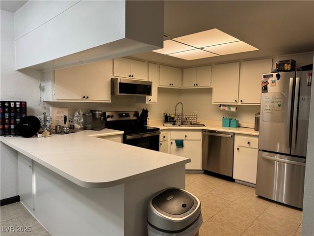 5817 Smoke Ranch Road B, Las Vegas, NV 89108