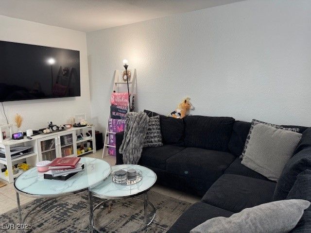 5817 Smoke Ranch Road B, Las Vegas, NV 89108