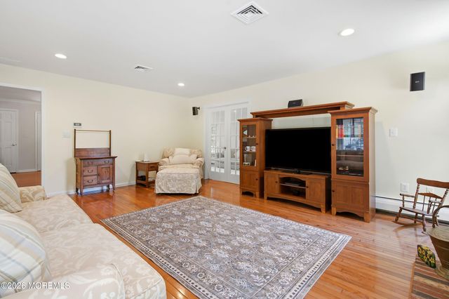 6 Green Meadow Boulevard, Middletown, NJ 07748
