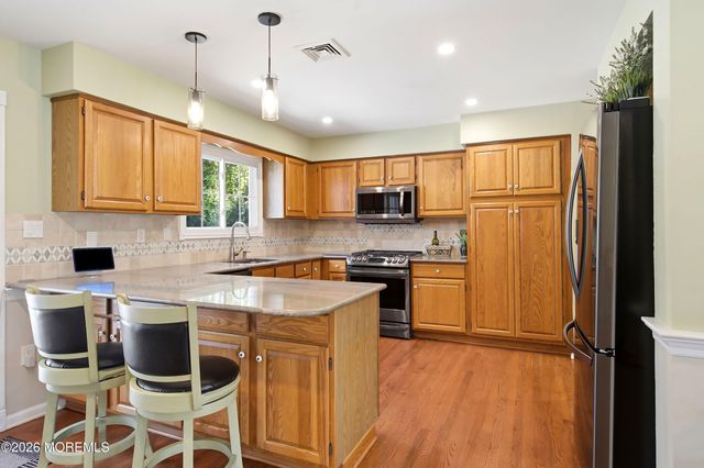 6 Green Meadow Boulevard, Middletown, NJ 07748