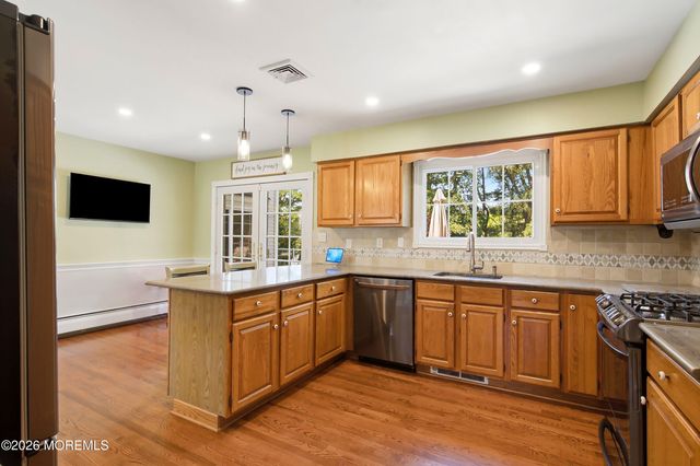 6 Green Meadow Boulevard, Middletown, NJ 07748