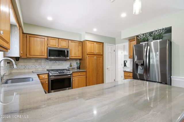 6 Green Meadow Boulevard, Middletown, NJ 07748