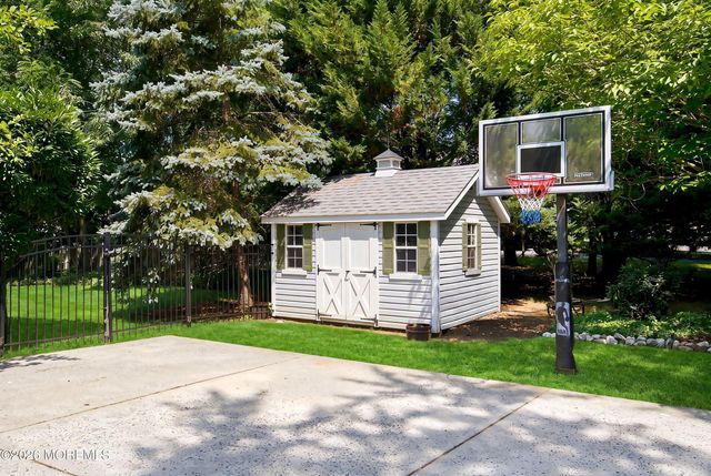 6 Green Meadow Boulevard, Middletown, NJ 07748