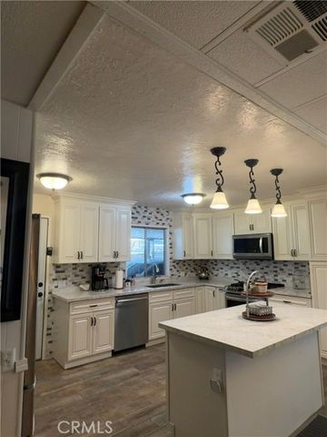 1025 S Lyon, Hemet, CA 92543