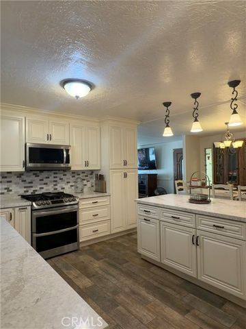 1025 S Lyon, Hemet, CA 92543