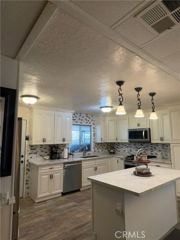 1025 S Lyon, Hemet, CA 92543