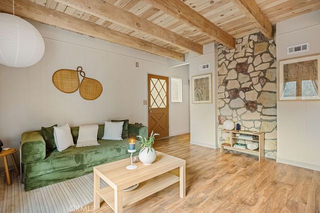 989 Calanda, Crestline, CA 92325