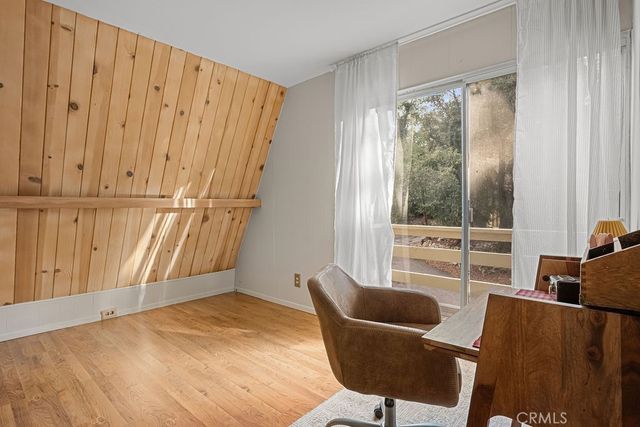 989 Calanda, Crestline, CA 92325