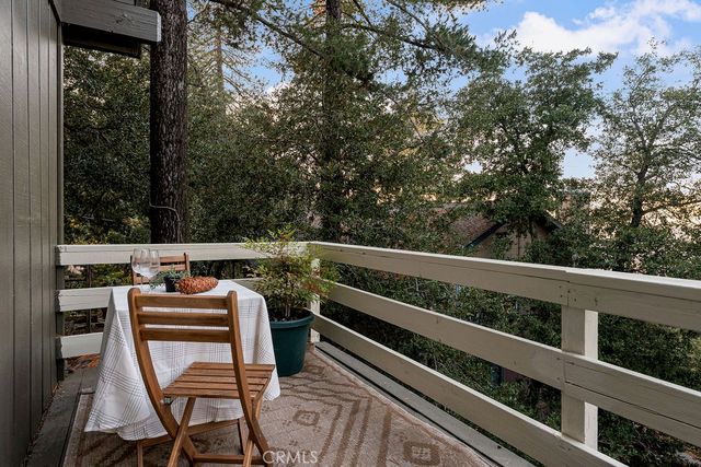 989 Calanda, Crestline, CA 92325
