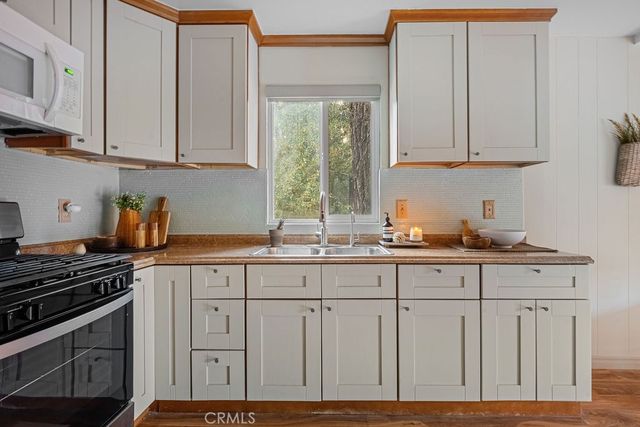 989 Calanda, Crestline, CA 92325