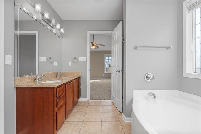 292 Gleneagles Way, Versailles, KY 40383