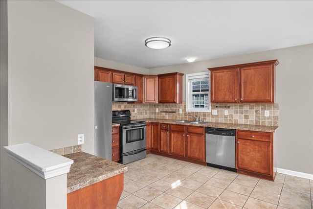 292 Gleneagles Way, Versailles, KY 40383