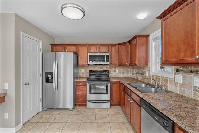 292 Gleneagles Way, Versailles, KY 40383