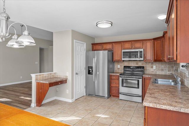 292 Gleneagles Way, Versailles, KY 40383