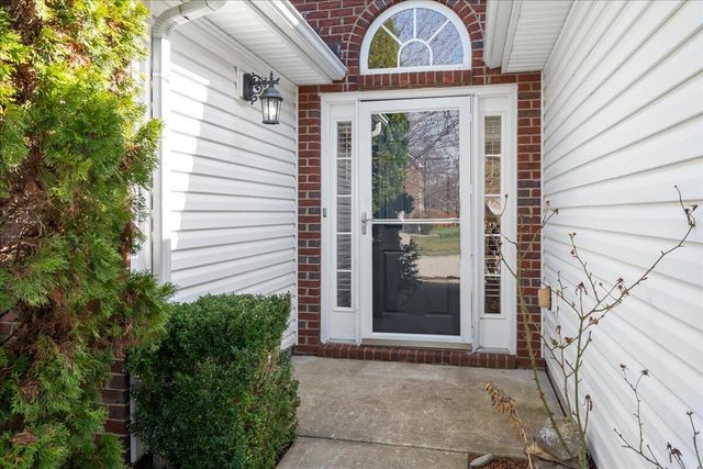 292 Gleneagles Way, Versailles, KY 40383