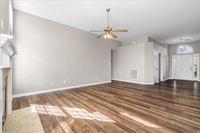 292 Gleneagles Way, Versailles, KY 40383