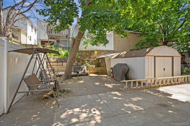 2562 Seymour Avenue, Bronx, NY 10469