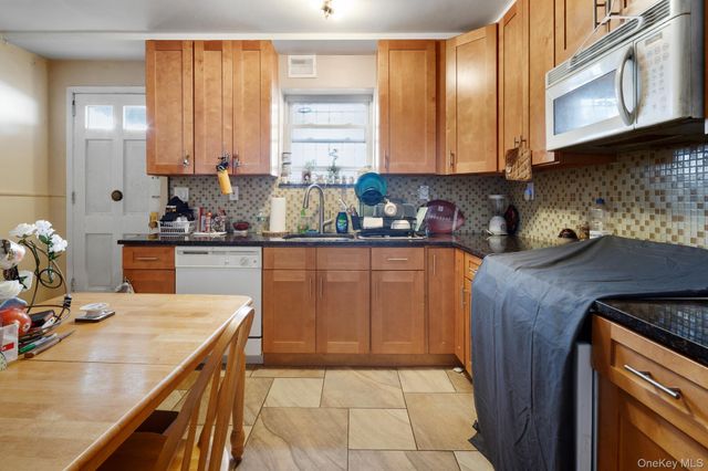 2562 Seymour Avenue, Bronx, NY 10469