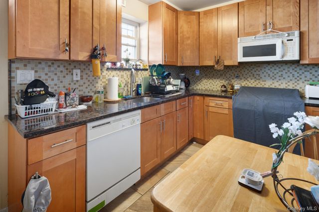 2562 Seymour Avenue, Bronx, NY 10469