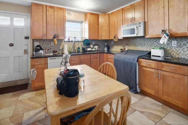 2562 Seymour Avenue, Bronx, NY 10469