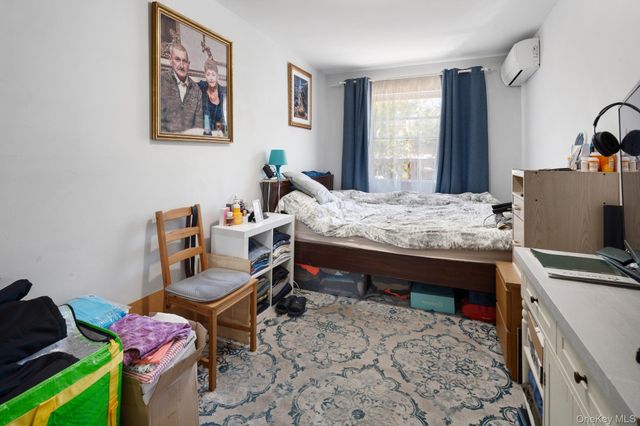 2562 Seymour Avenue, Bronx, NY 10469