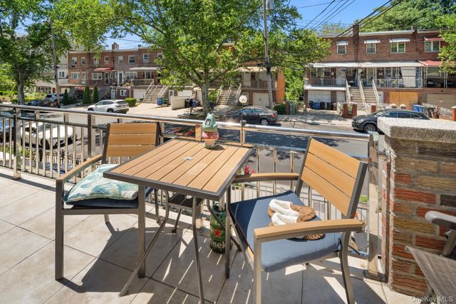2562 Seymour Avenue, Bronx, NY 10469