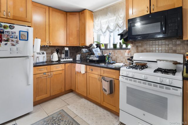 2562 Seymour Avenue, Bronx, NY 10469