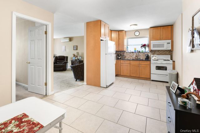 2562 Seymour Avenue, Bronx, NY 10469