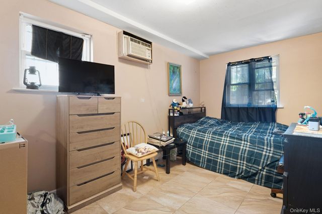 2562 Seymour Avenue, Bronx, NY 10469