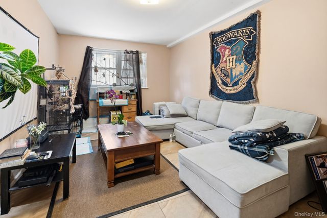 2562 Seymour Avenue, Bronx, NY 10469
