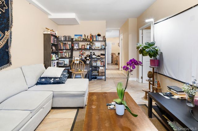 2562 Seymour Avenue, Bronx, NY 10469