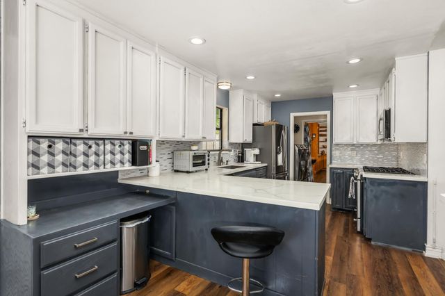 18704 Lake Forest Dr, Penn Valley, CA 95946