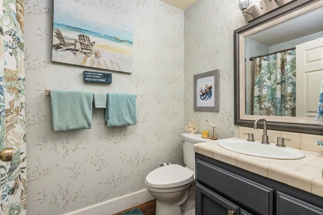 18704 Lake Forest Dr, Penn Valley, CA 95946