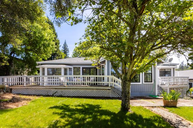 18704 Lake Forest Dr, Penn Valley, CA 95946