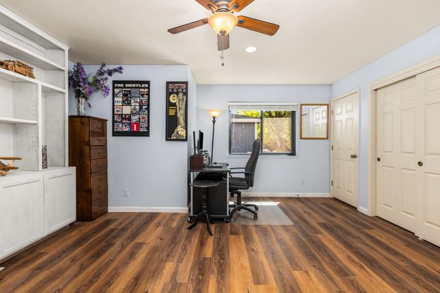 18704 Lake Forest Dr, Penn Valley, CA 95946